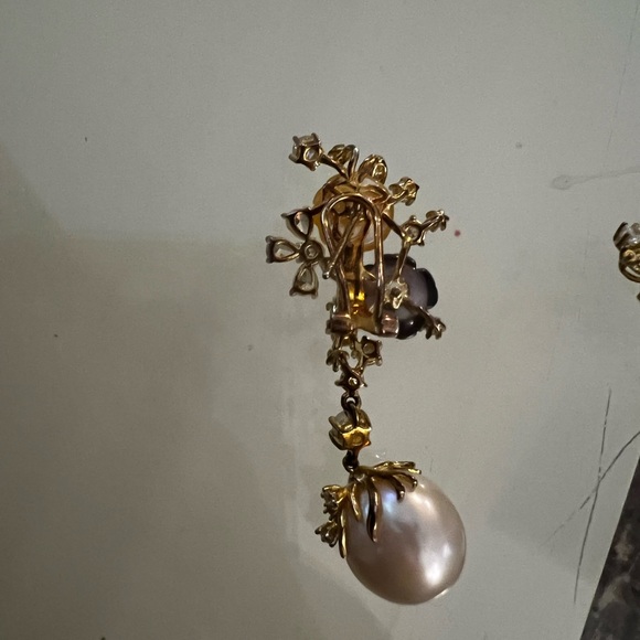 Beautiful clip earrings, bought in Europe - Picture 2 of 2